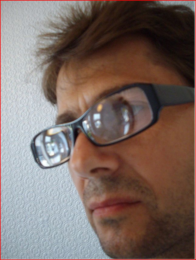 Photo +20_Lenticular_1.JPG Guys With Strong Glasses album Micha