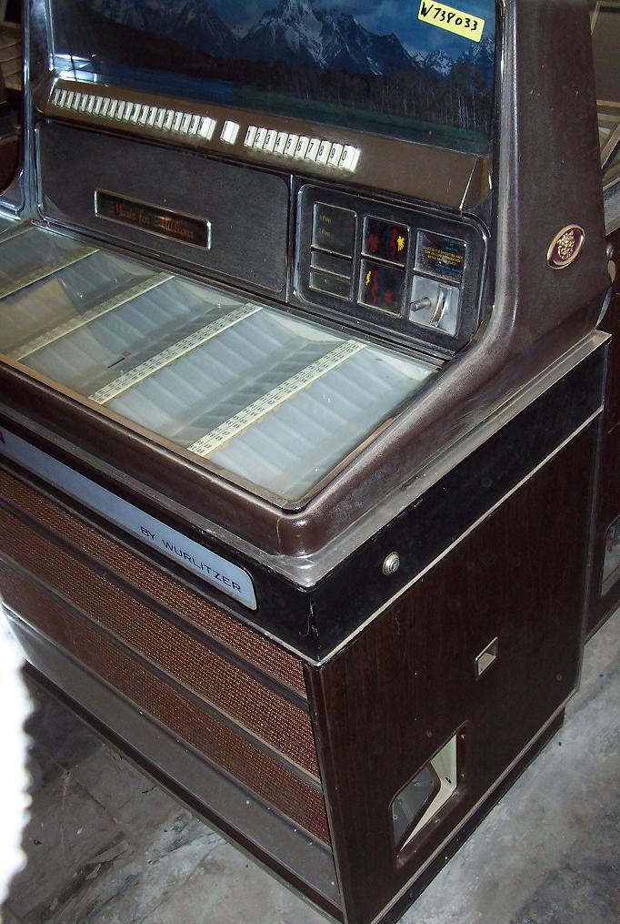 Photo: W3400-738033d | 1970 Wurlitzer 3400 Statesman Jukebox Photo: W3400-738033d | 1970 Wurlitzer 3400 Statesman Jukebox