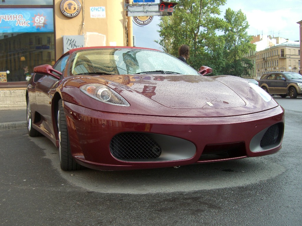 Ferrari im Parkverbot