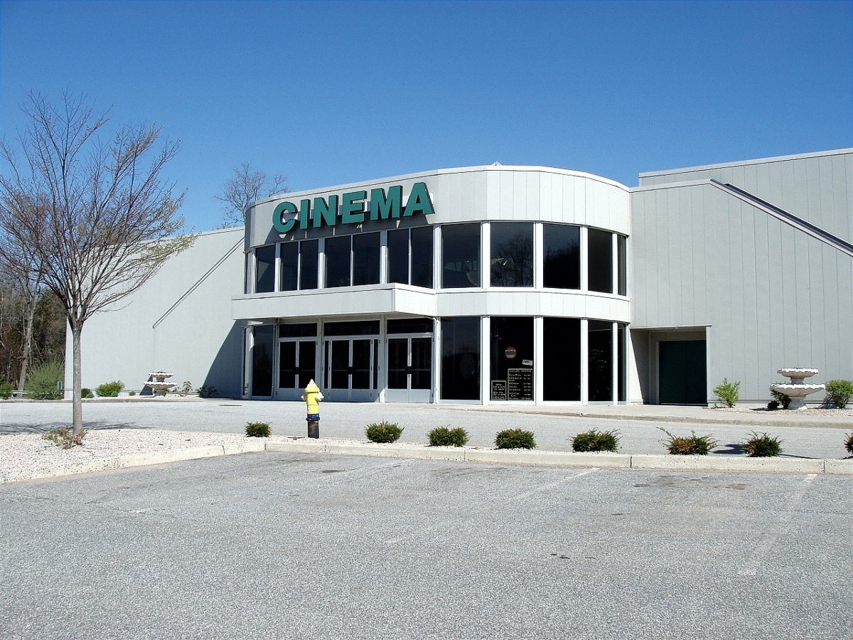 Photo COLCHESTER CINEMA.jpg COLCHESTER, CT album Jerry Dougherty