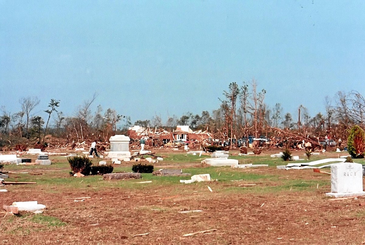 1979TORNADOADAYAFTER33-vi.jpg