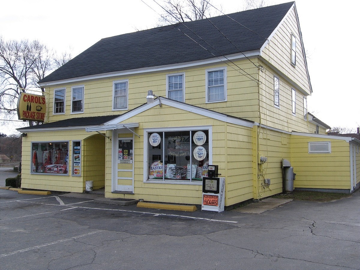Photo CENTRAL VILLAGE CAROL'S PACKAGE STORE.jpg PLAINFIELD