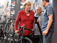 Who knows this ominous lady interested in the cycling?