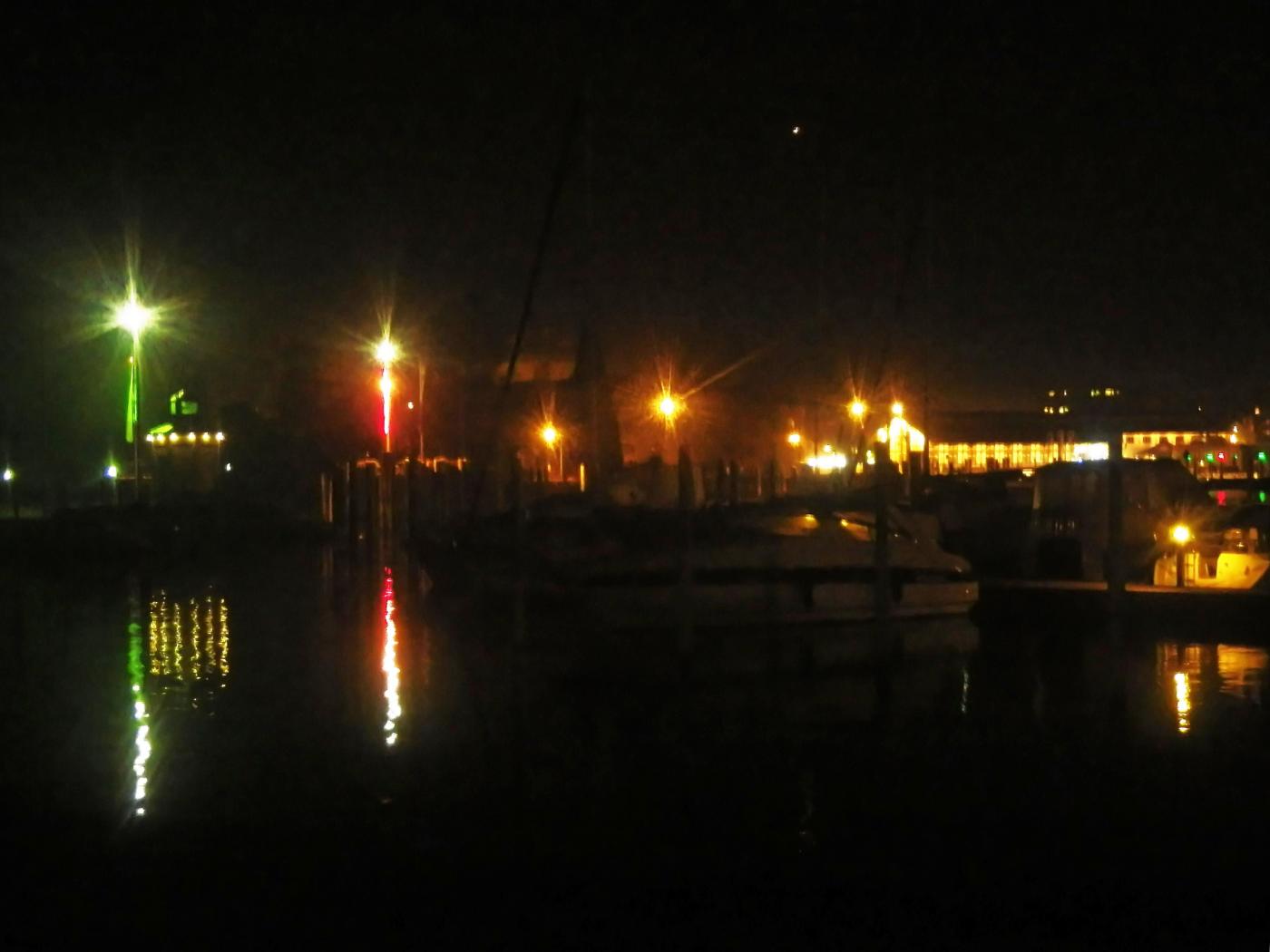 Hafen bei Nacht