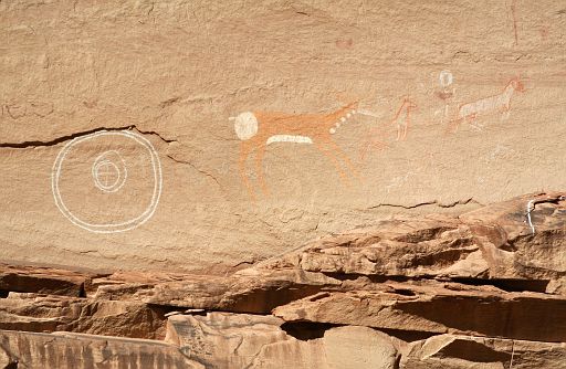 Pictographs next to Antelope House ruin