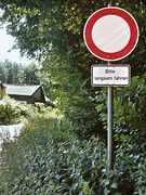 Durchfahrt verboten - Bitte langsam fahren