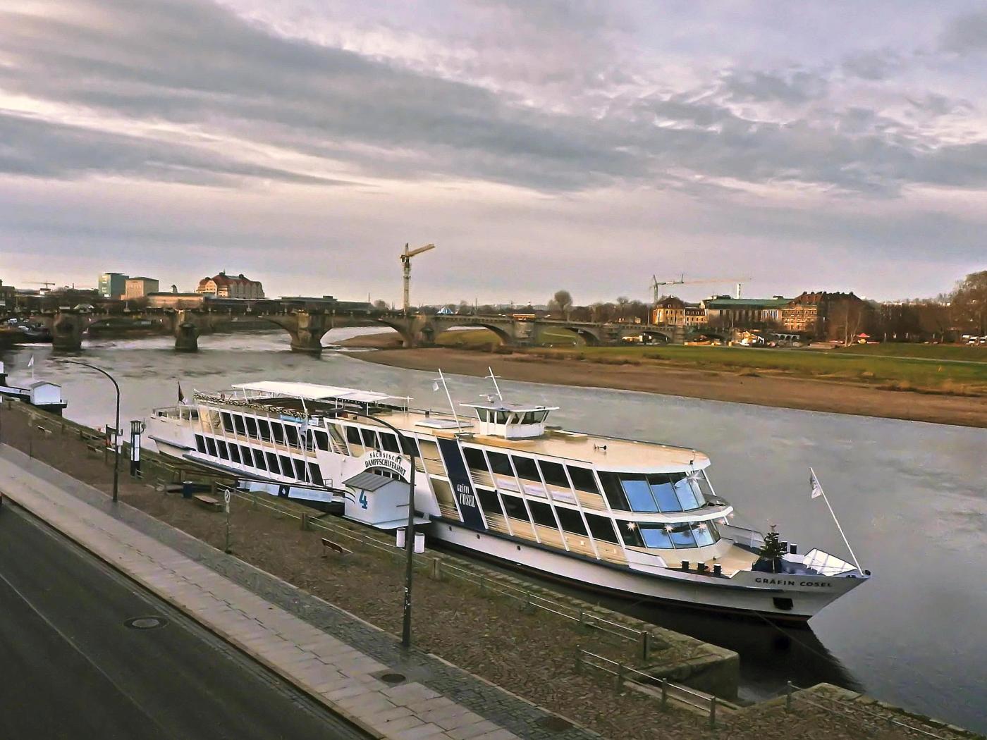 Elbe mit Danpfschiff Gräfin Cosel