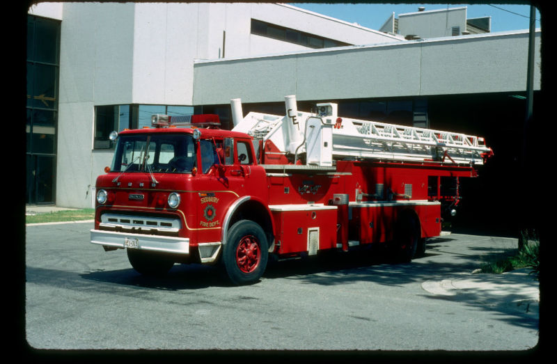 Photo Sudbury ONT Canada 1976 Ford CKing Seagrave 100' Canadian