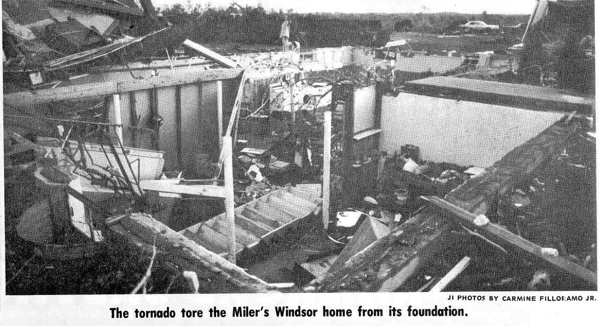 1979TORNADO30-vi.jpg