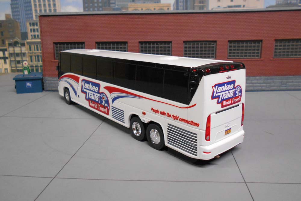 Photo: Yankee Trails Inc. Albany N.Y. | Custom painted, MCI J-4500