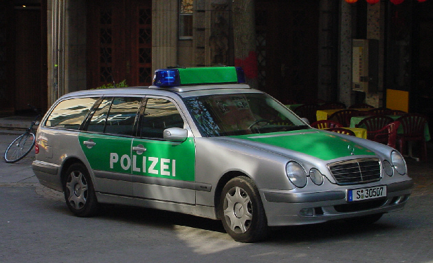 File:Mercedes-Benz C-Class, Polizei, Stuttgart (2019).jpg