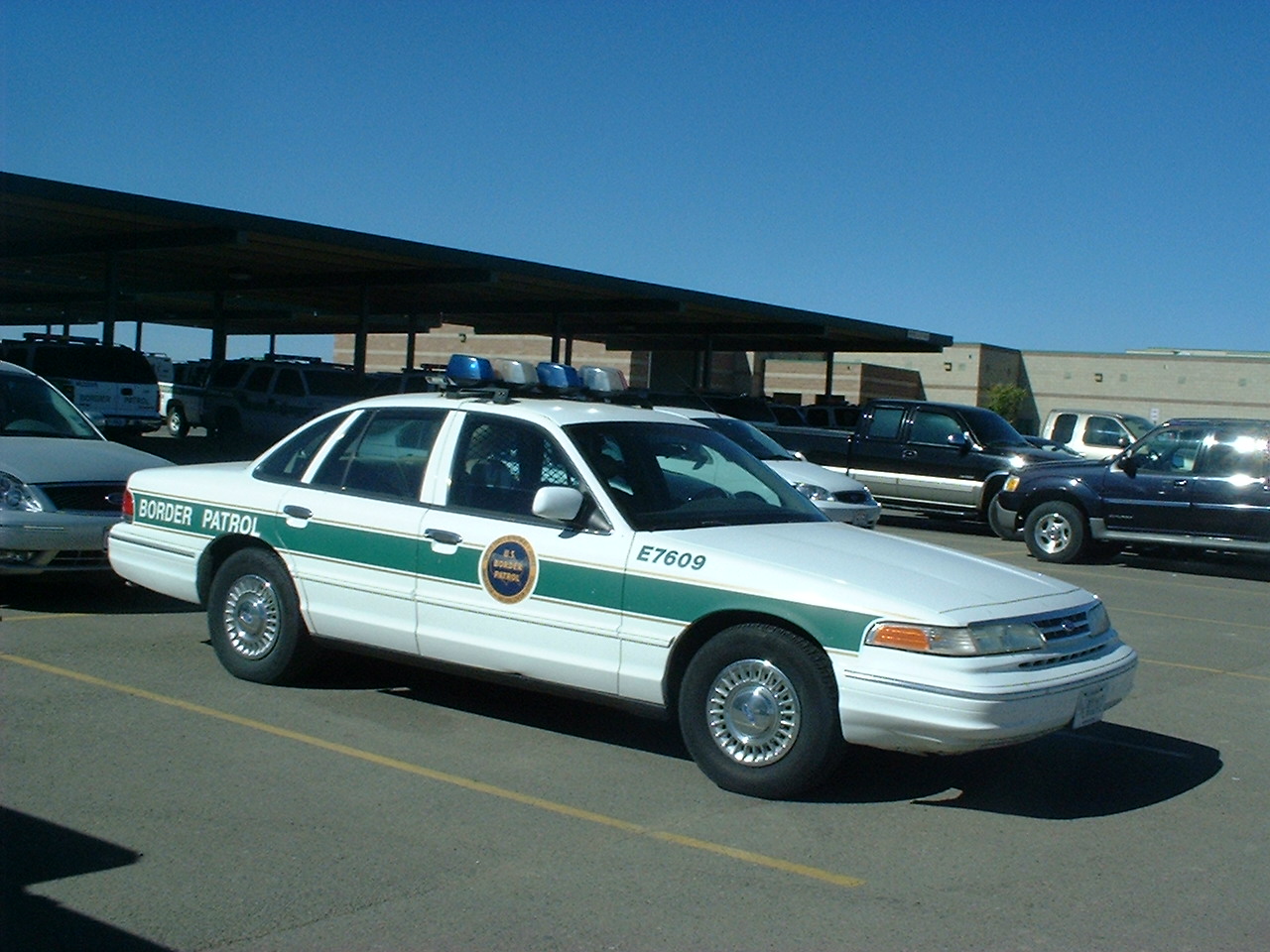 copcar dot com - The home of the American Police Car - Photo