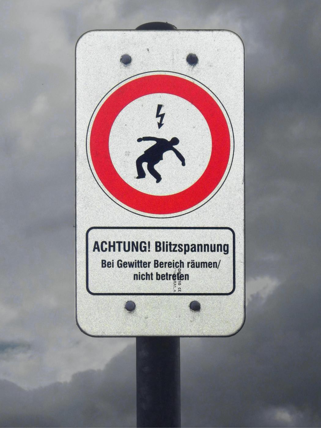 Achtung! Blitzspannung