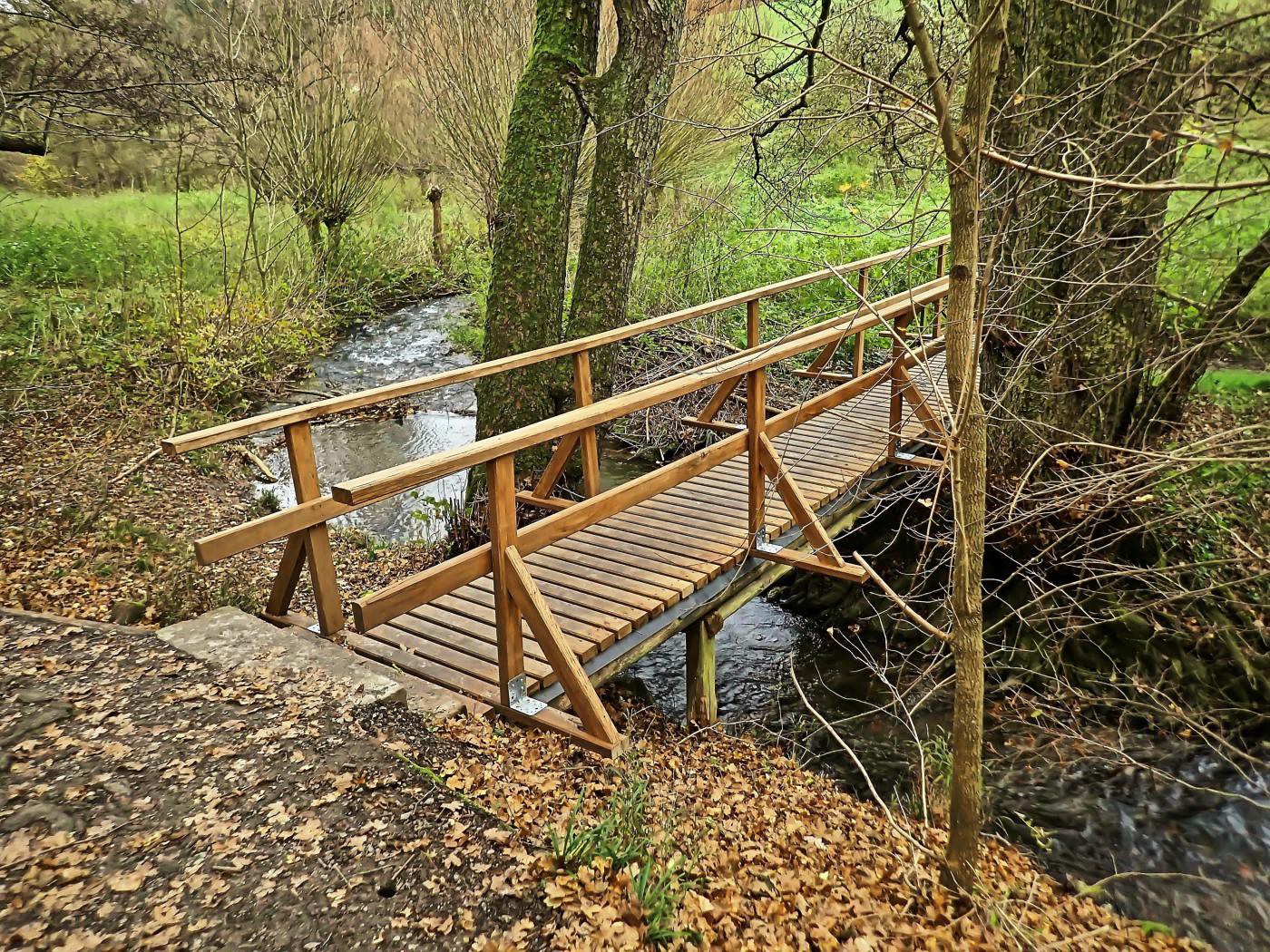 Holzbrücke über den Meinte Bach